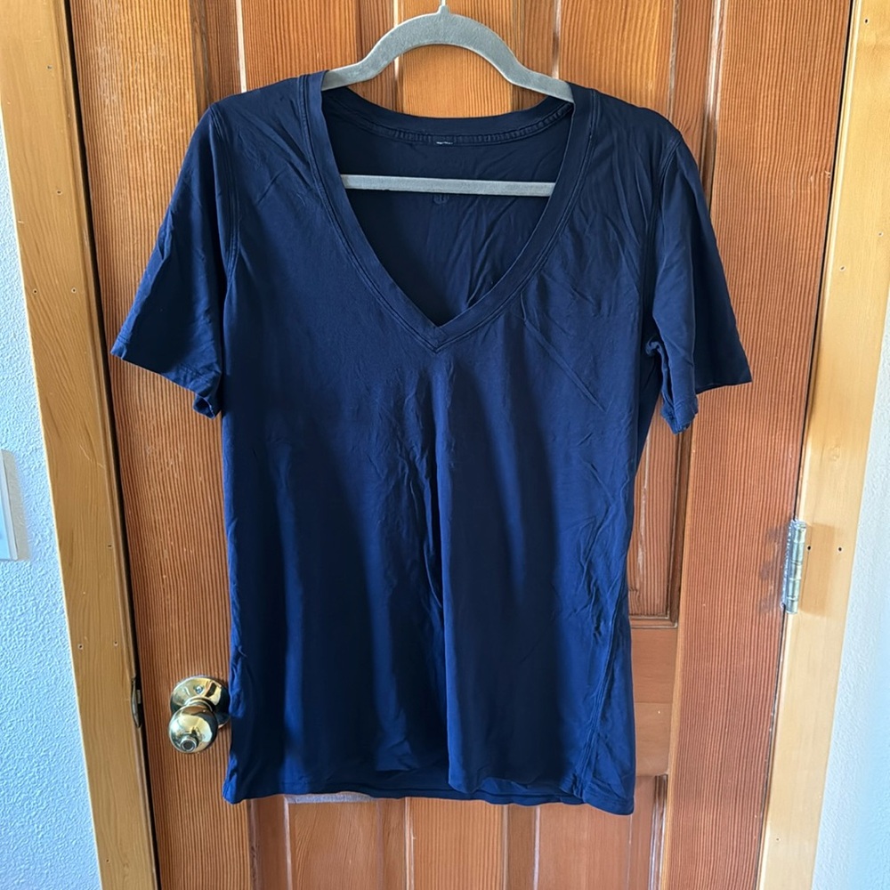 Navy blue Lululemon v-neck tshirt, size M